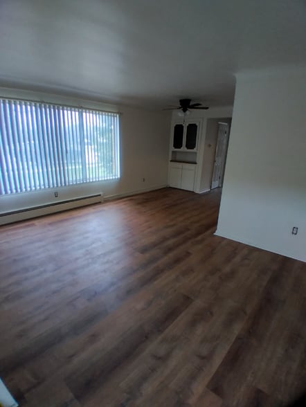 Building Photo - 2483 E Maple Rd