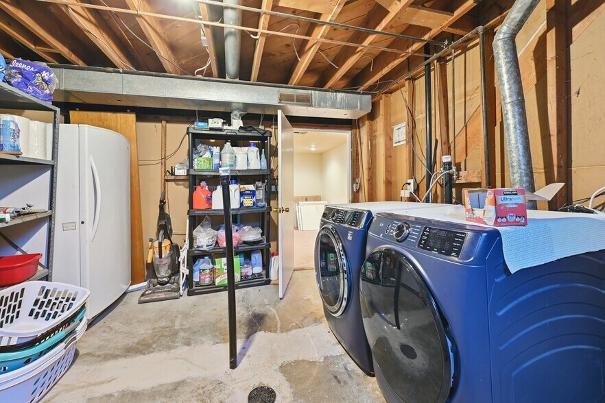Building Photo - 8250 Chase Way