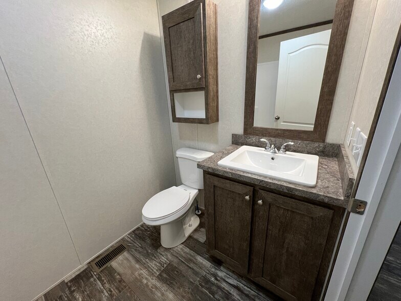 Building Photo - 38055 Leverette Ave