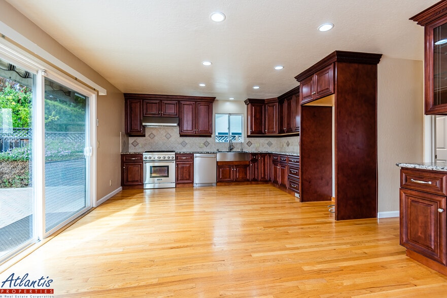 Building Photo - 5145 Alan Ave