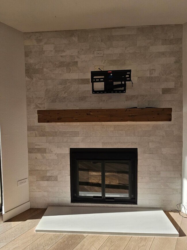 Building Photo - Cherry Creek Beautiful and Bright 1 Bed 1 Bath Condo