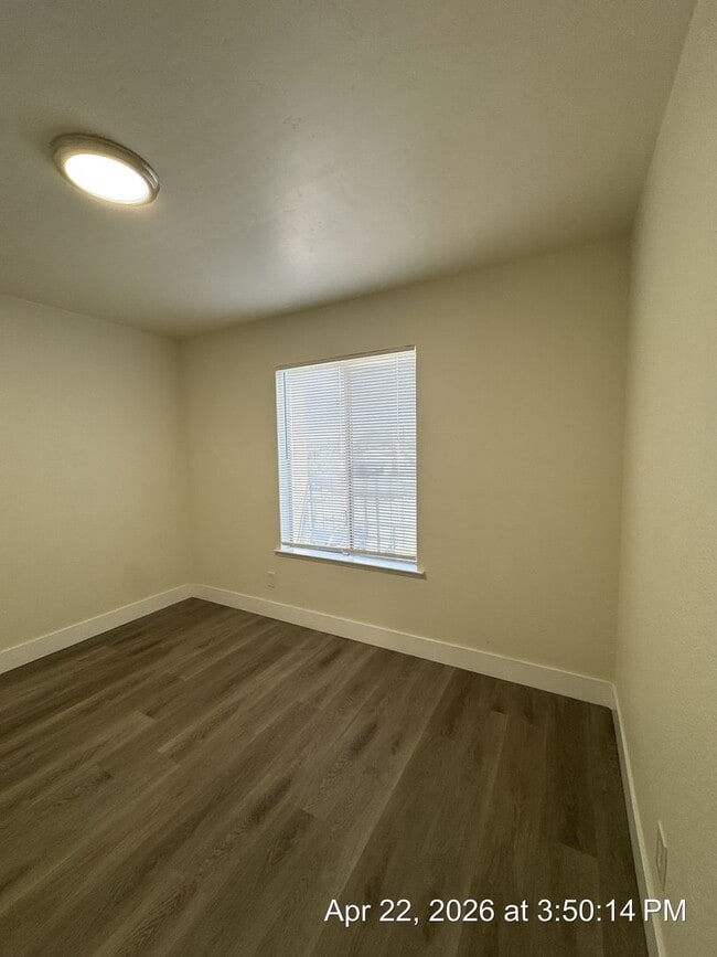 Building Photo - MOVE IN READY! 2 WEEKS OFF!! NO APP FEE! UPSTAIRS UNIT WITH BALCONY!