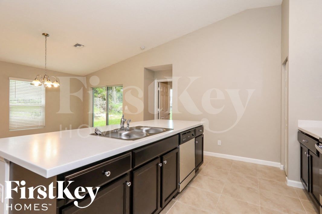 Building Photo - 3501 SW Voyager St