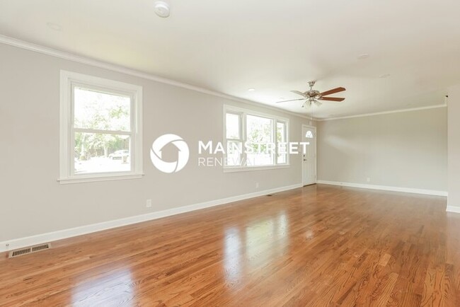 Building Photo - 3 Bedroom Pet-Friendly Home in MADISON, TN with Main Street Renewal