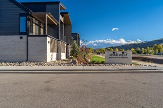 Building Photo - 930 Blue River Pkwy