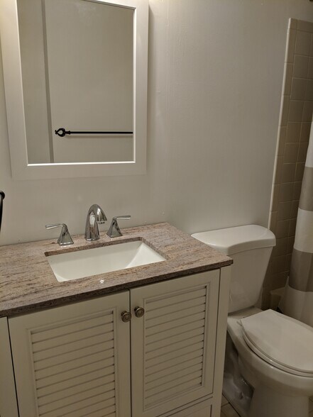 Building Photo - 1208 Ravens Crest Dr