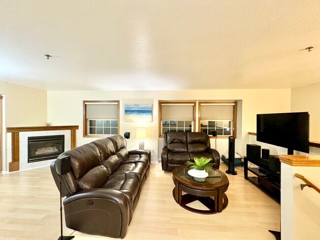 Building Photo - 367 Kristin Ct E