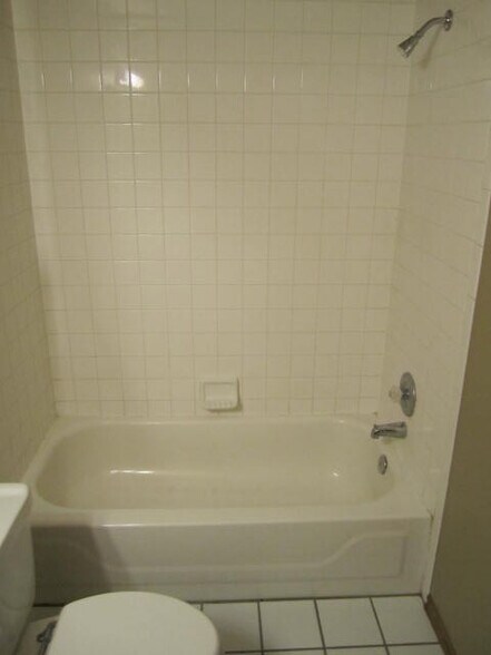 Building Photo - 2616 Nantucket Ave