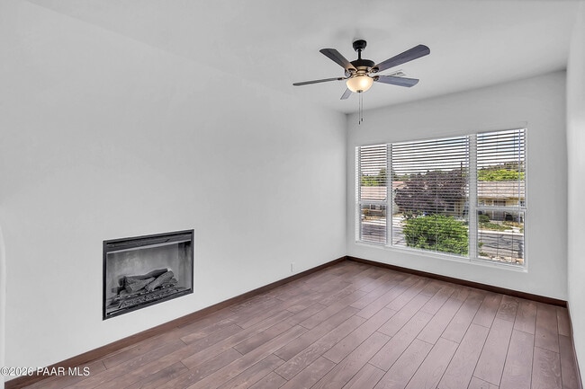 Building Photo - 821 Prescott Heights Dr