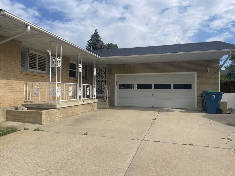 Building Photo - 501 Lois Dr