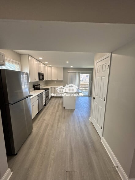 Building Photo - 647 Saltzman Rd