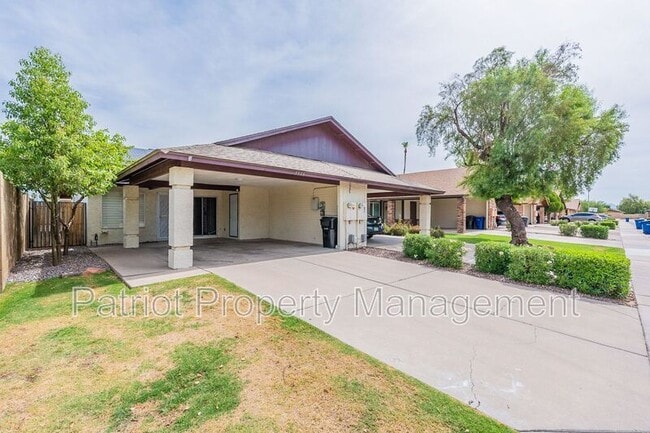 Building Photo - 3316 E Crescent Ave