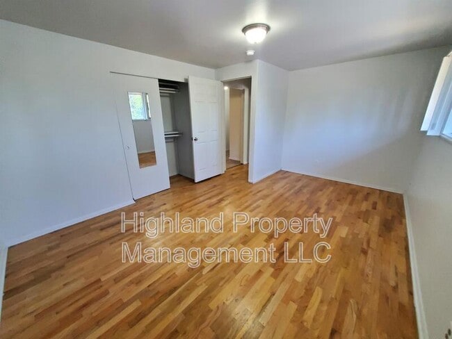 Building Photo - 1705 NE Wheatland Dr