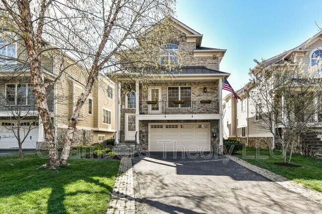 Primary Photo - 306A Pine St