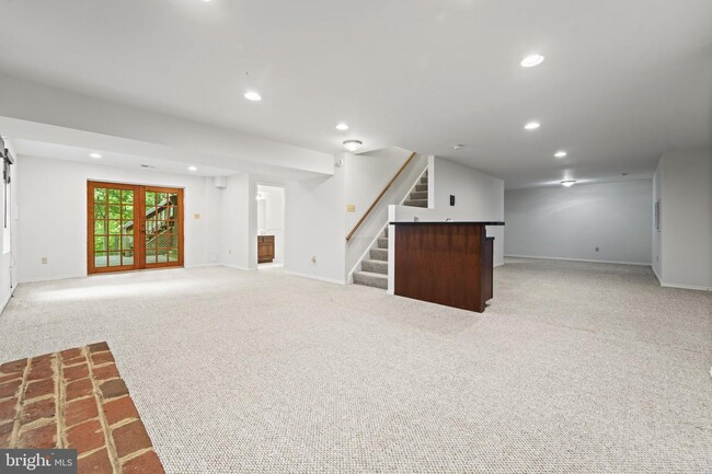 Building Photo - 7500 S Valley Dr