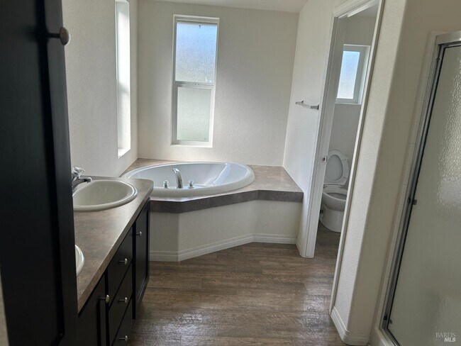 Building Photo - 6297 Pleasants Valley Rd