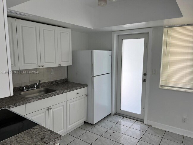 Building Photo - 910 N 56th Ave