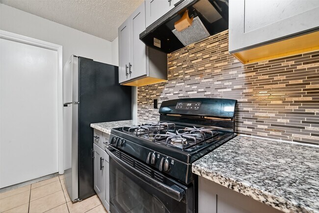 Building Photo - 16106 Barbarossa Dr