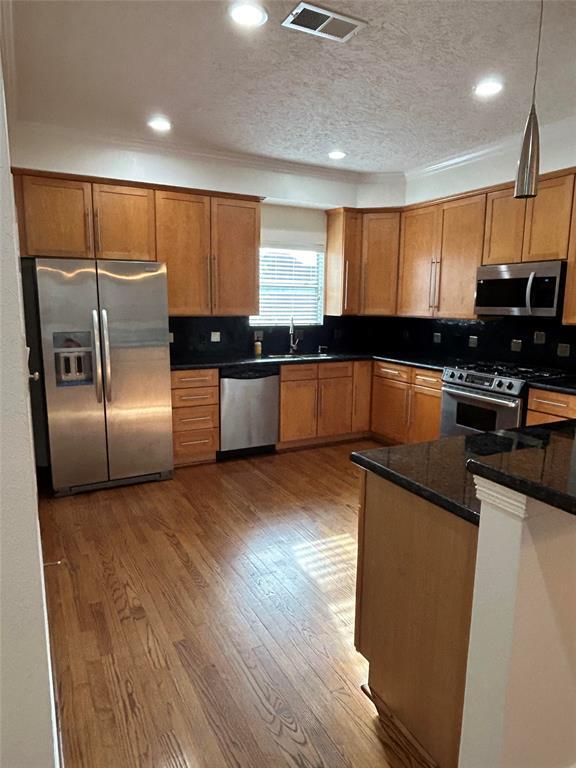 Building Photo - 909 W 21st St