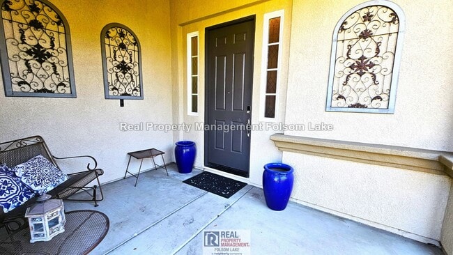 Building Photo - 5 Bedroom Carmichael Home + Large Bonus Room | 3-Car Garage & RV/Boat Parking