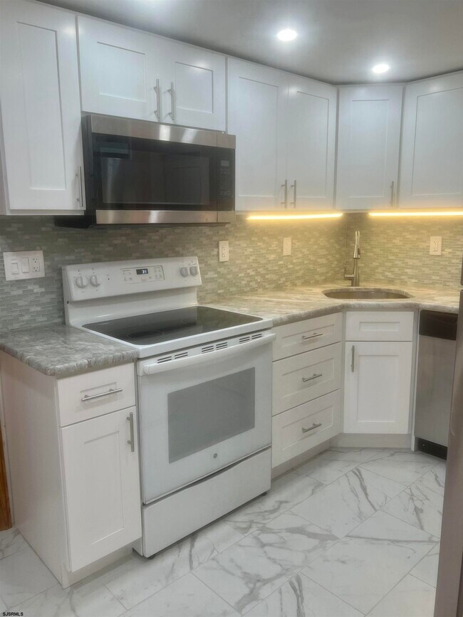 Building Photo - 7 S Laclede Pl