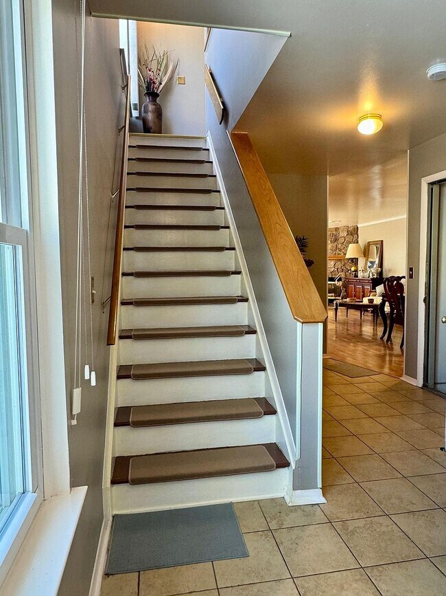 Building Photo - 2 Deer Ct Dr