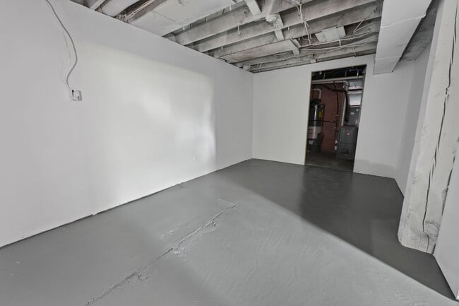 Building Photo - 4 Bedroom House for Rent