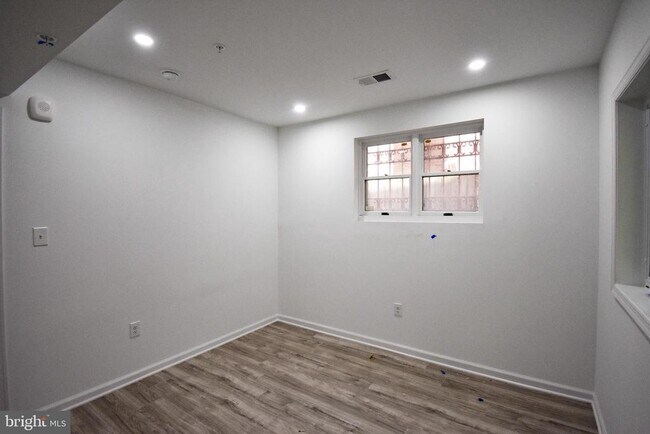 Building Photo - 5305 Dana Pl NW