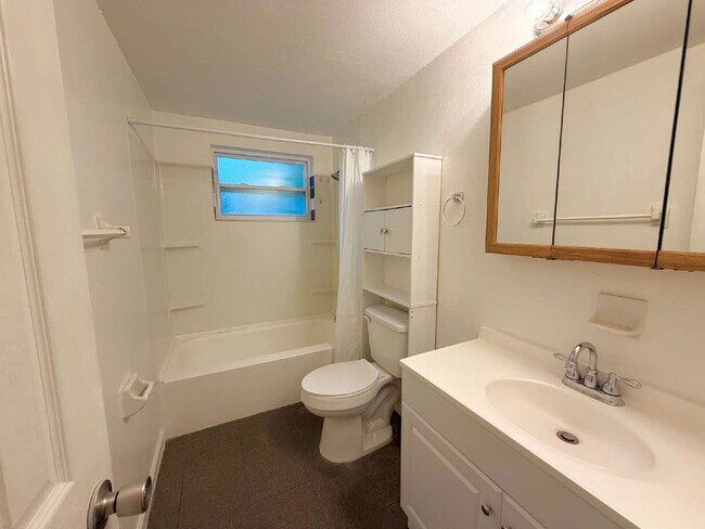 Building Photo - "Charming 3-Bedroom Gem in Land O' Lakes – Your Cozy Retreat Awaits!"