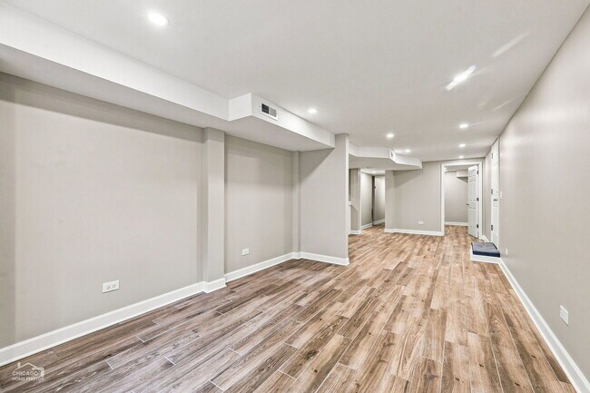 Building Photo - 3751 N Clifton Ave