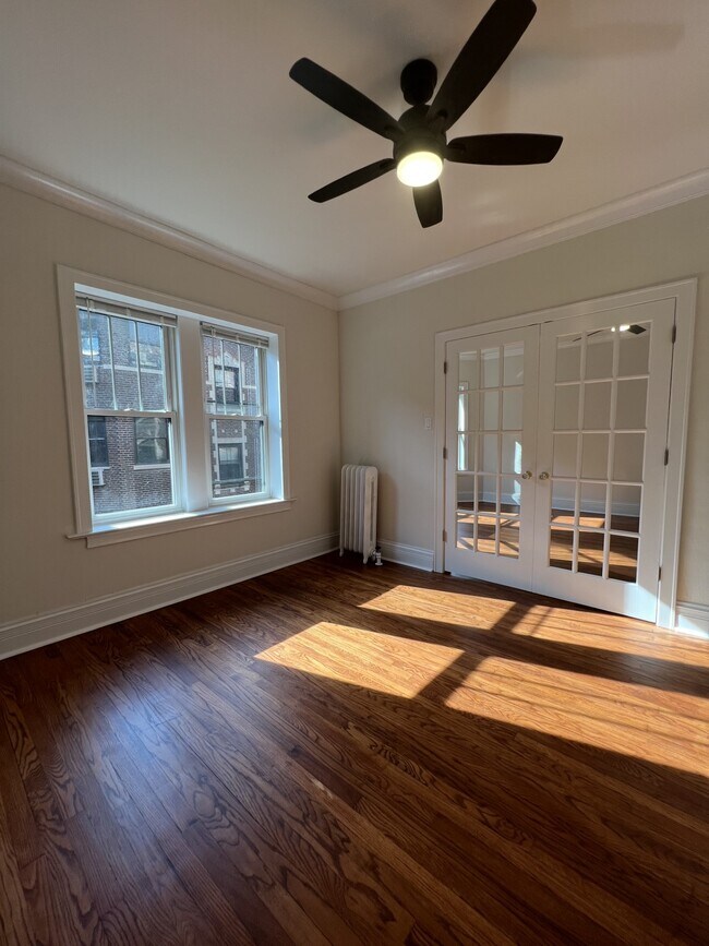 Building Photo - 531 W Addison St