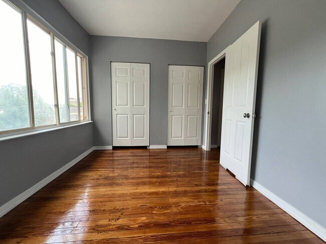 Building Photo - 27 Alton Pl