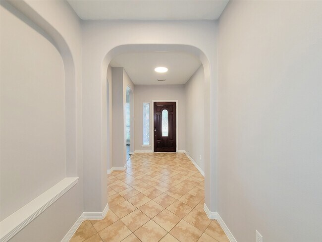 Building Photo - 17207 Mossbriar Ln