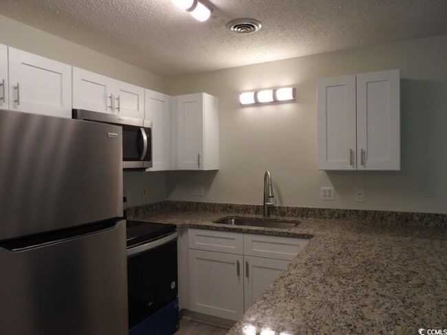 Building Photo - 1095 Plantation Dr
