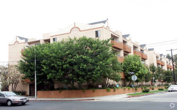 Building Photo - Ben Apartments