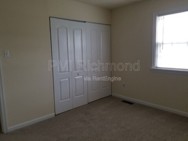 Building Photo - 4615 Chiswell Dr