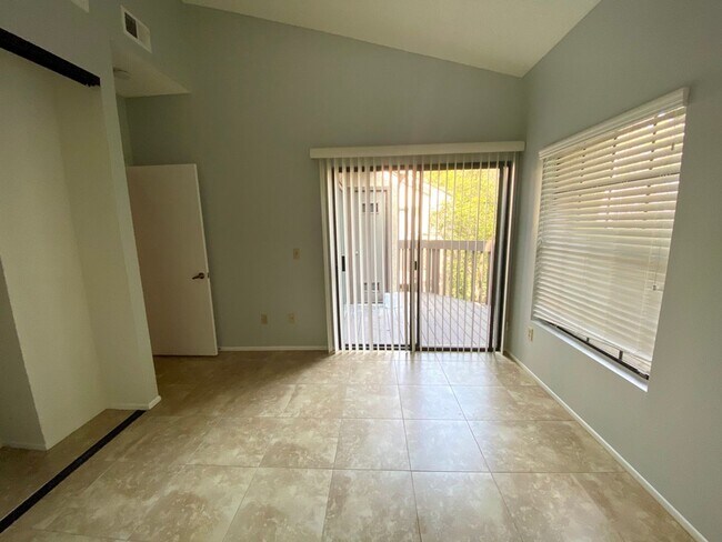Building Photo - Woodlake Gated Condo Community 2 BD for Le...