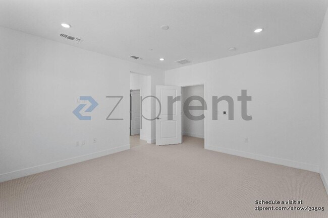 Building Photo - 146 W Ft Bragg Pl