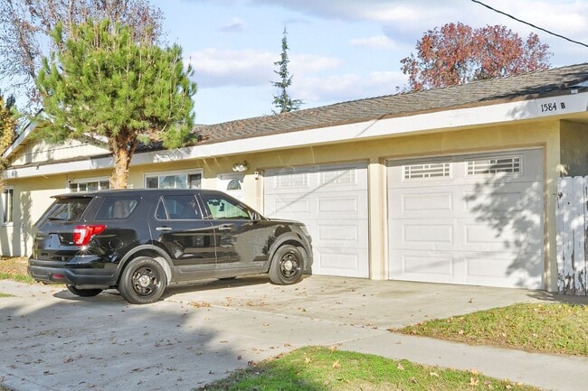 Building Photo - Showing Times: to schedule a viewing, please contact us