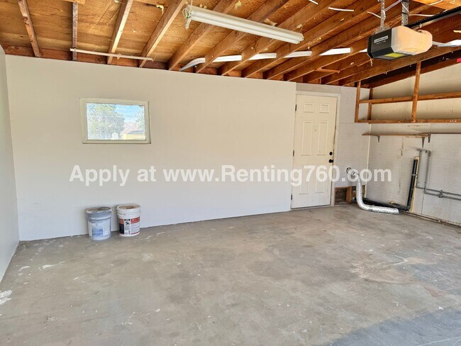 Building Photo - Updated 3 Bed 2 Bath Home Near Downtown Jo...
