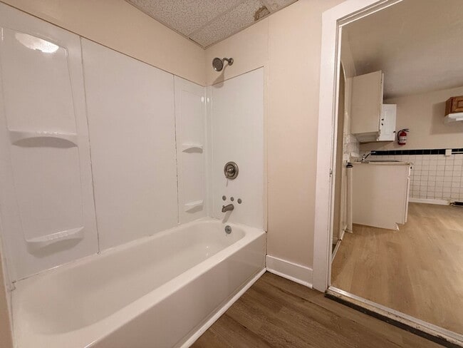 Building Photo - 141 W Elmer St