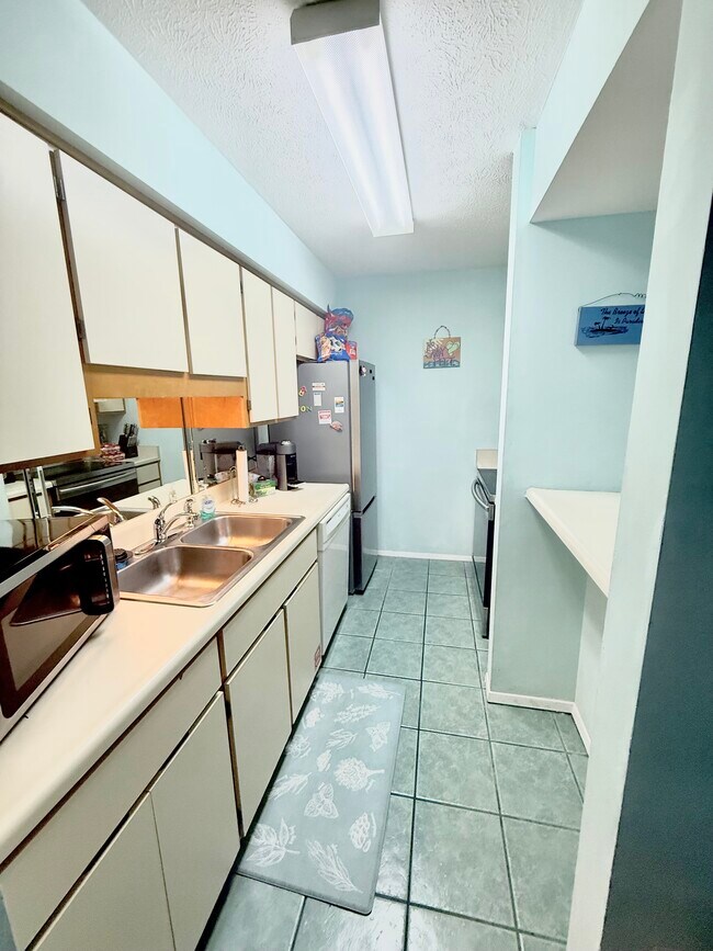 Building Photo - 17614 Front Beach Rd