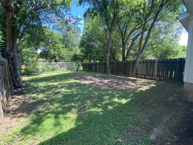 Building Photo - 9511 Aberdeen Way