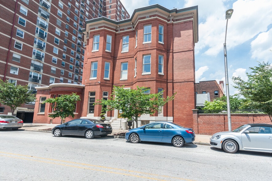 Building Photo - 106 E Chase St