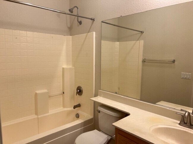 Building Photo - Single-Story 4 Bedroom House for Rent – Elk Grove