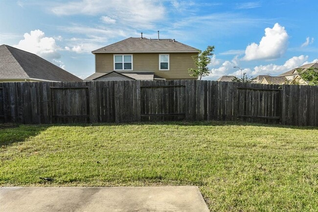 Building Photo - 18402 Each Elm Way