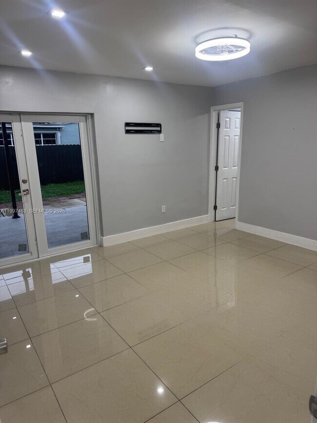 Building Photo - 7541 Miramar Pkwy