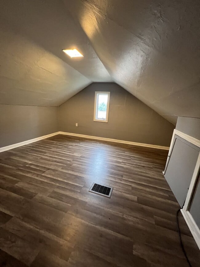 Building Photo - Newly Updated 3 Bed, 2 Bath Home on a Quiet Street in Brentwood- Available 7/15!