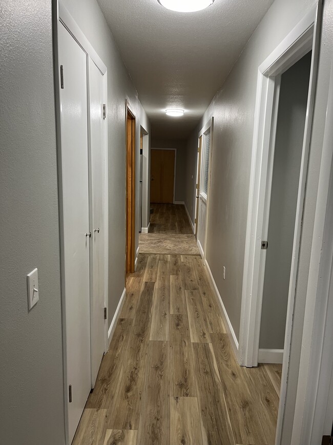 Corridor - 2210 Roosevelt Dr