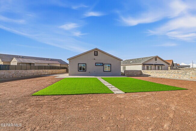 Building Photo - 14620 Carlo Alvarado Dr